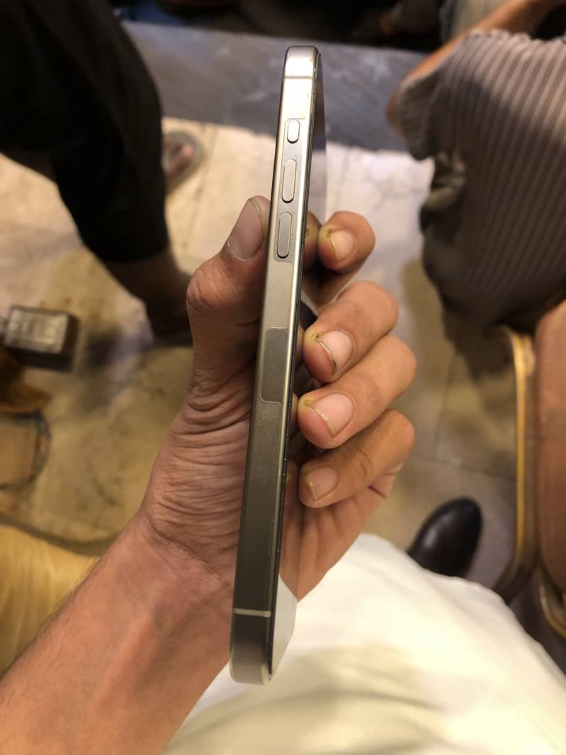 Apple iPhone 15 Pro Max 1
