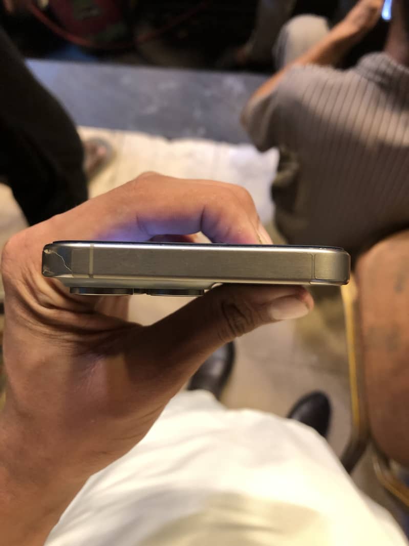 Apple iPhone 15 Pro Max 2