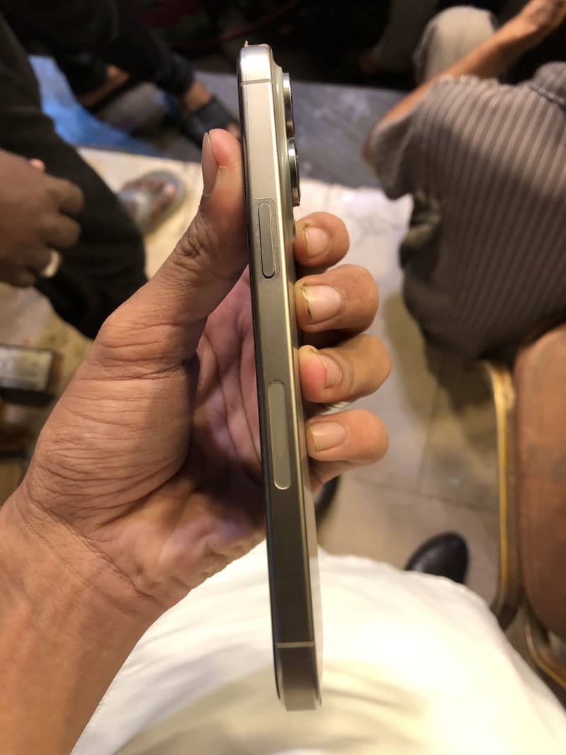 Apple iPhone 15 Pro Max 3