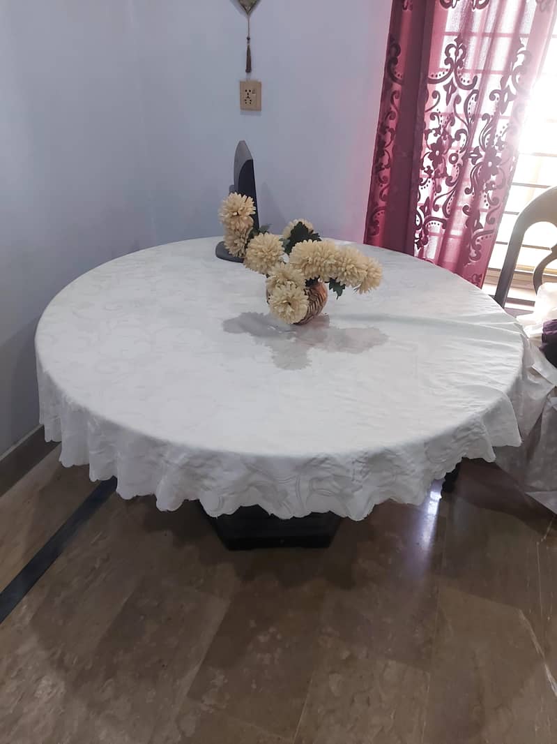 Dining table 0