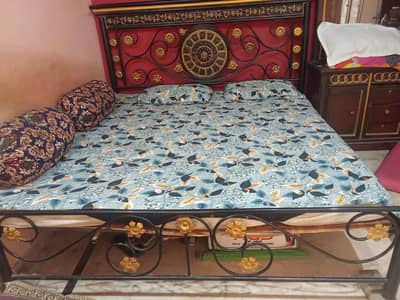 king size iron bed