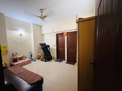 FLAT FOR SALE IN GULSHAN E IQBAL BLOCK 6