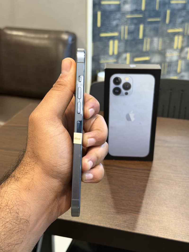 Apple iPhone 13 Pro Max 2