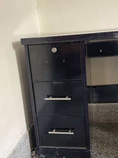 Table for Computor - 4 draws with keyboard tray