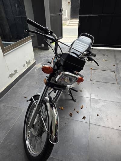 Total genuine Honea 125 only 4100kms