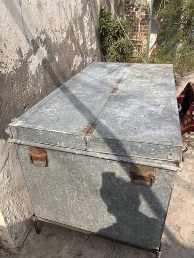 Petti 5 feet wazni 20 saal purani