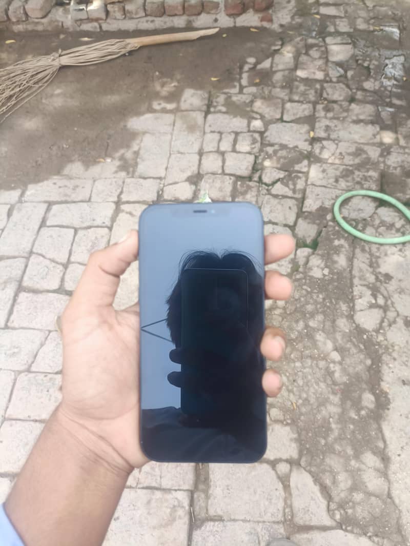 Apple iPhone 12 3