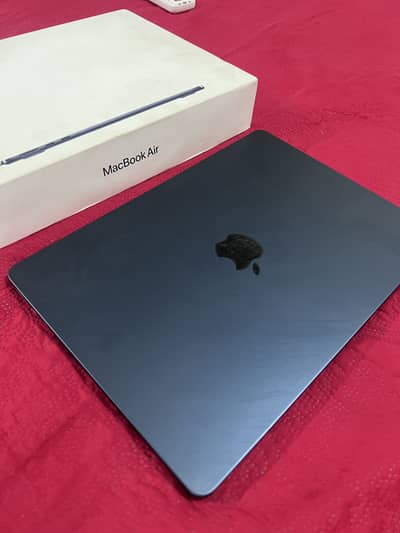 MacBook Air 13-inch M3 (2024) — 8GB / 256GB