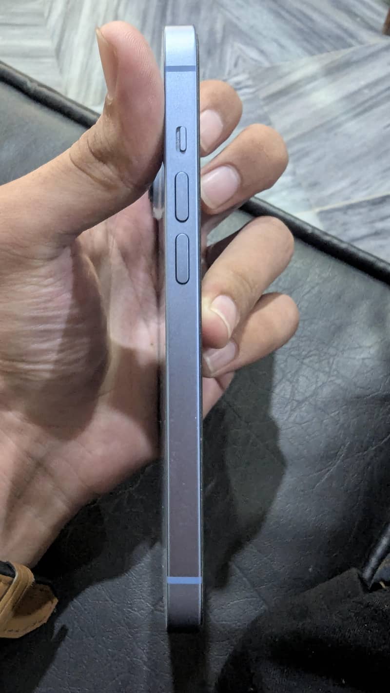 Apple iPhone 14 3