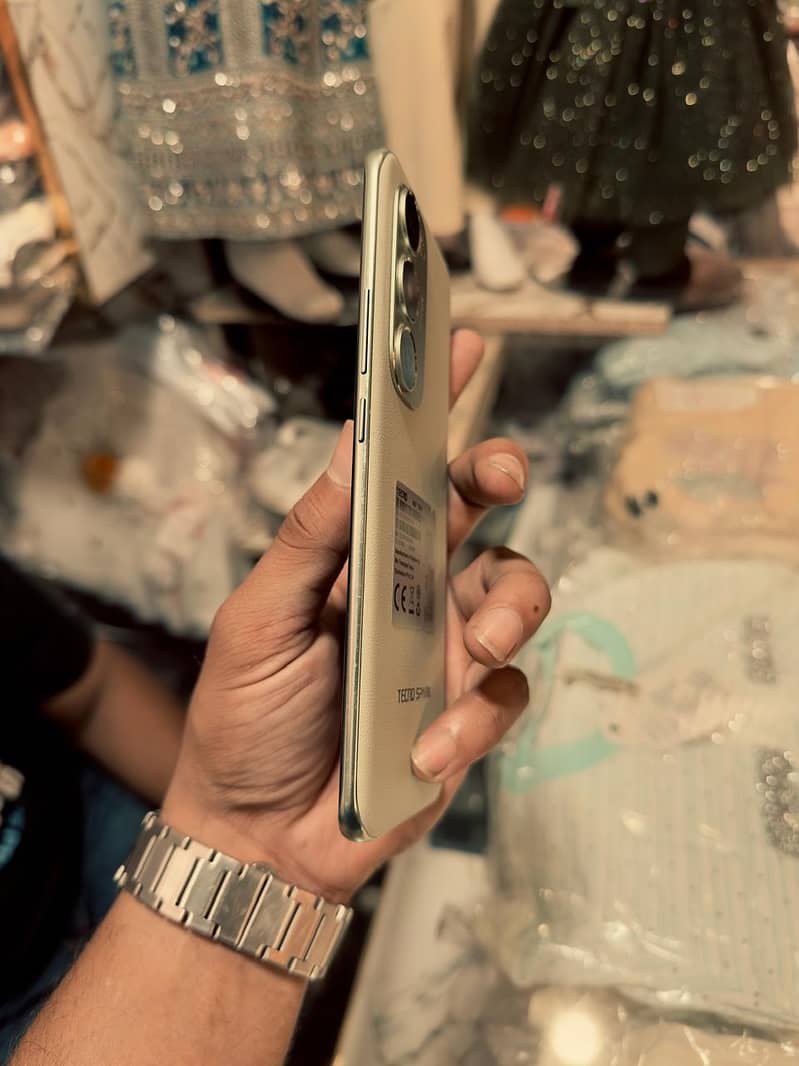 Tecno Spark 40 pro plus 4