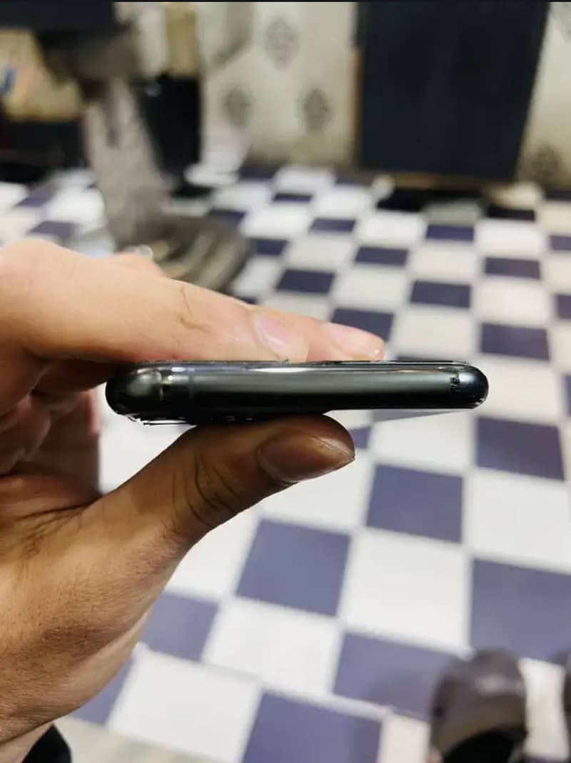 Apple iPhone 11 Pro 3