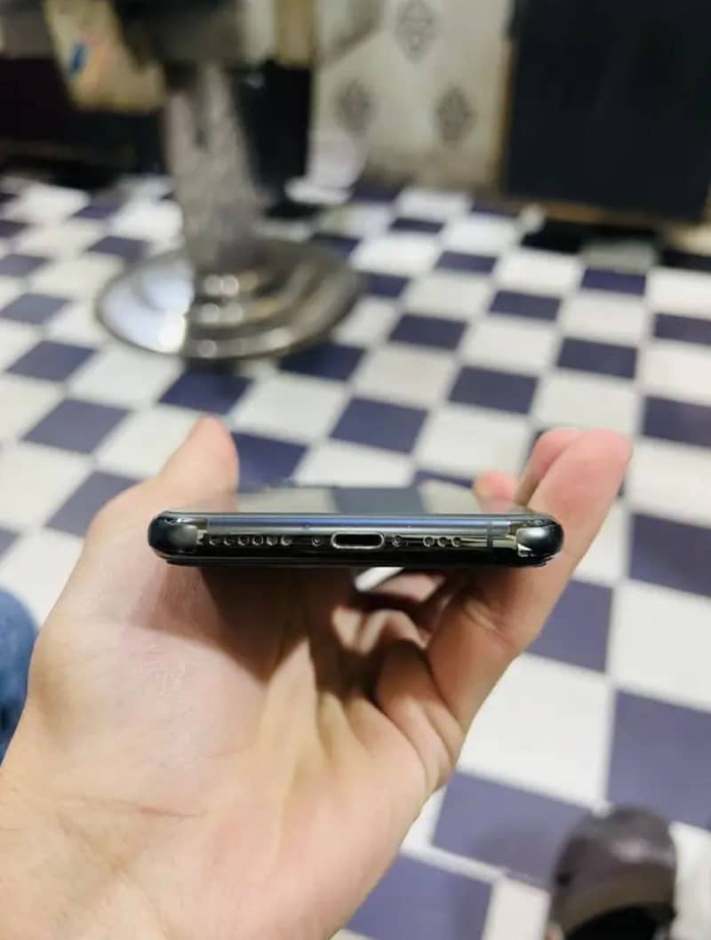 Apple iPhone 11 Pro 6