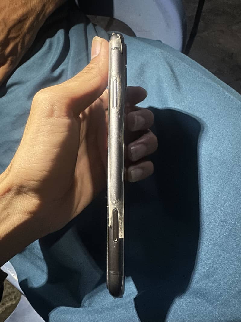 Apple iPhone 11 7
