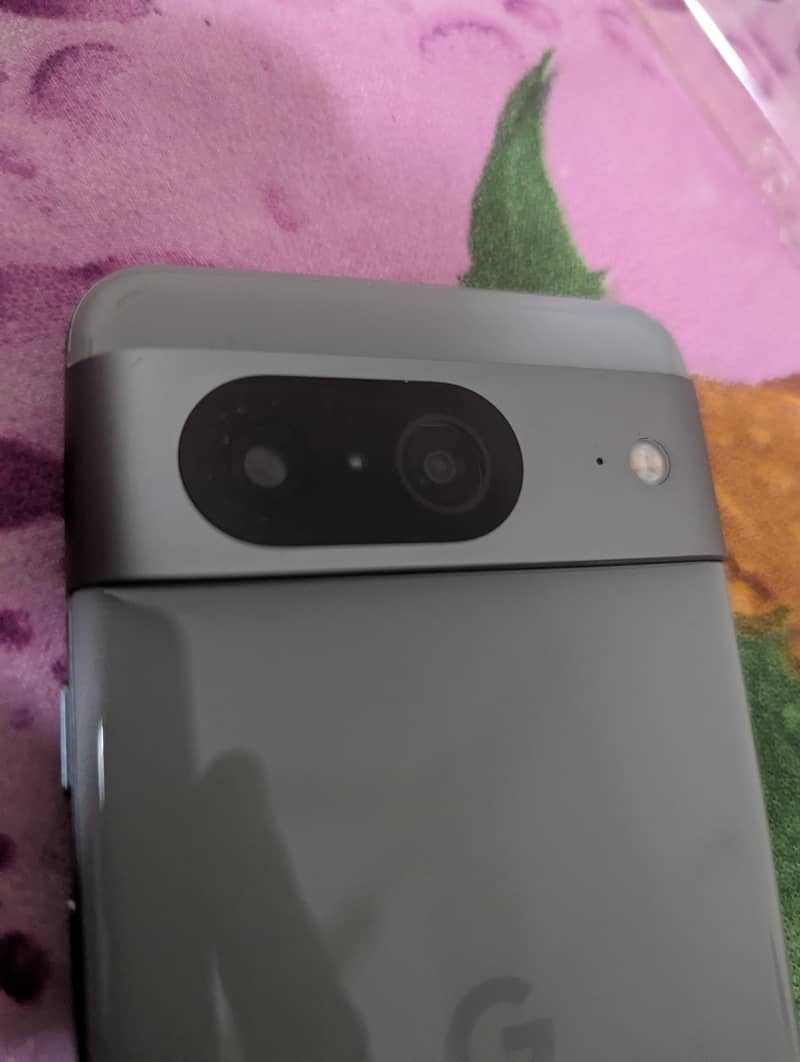 Google Pixel 8 4