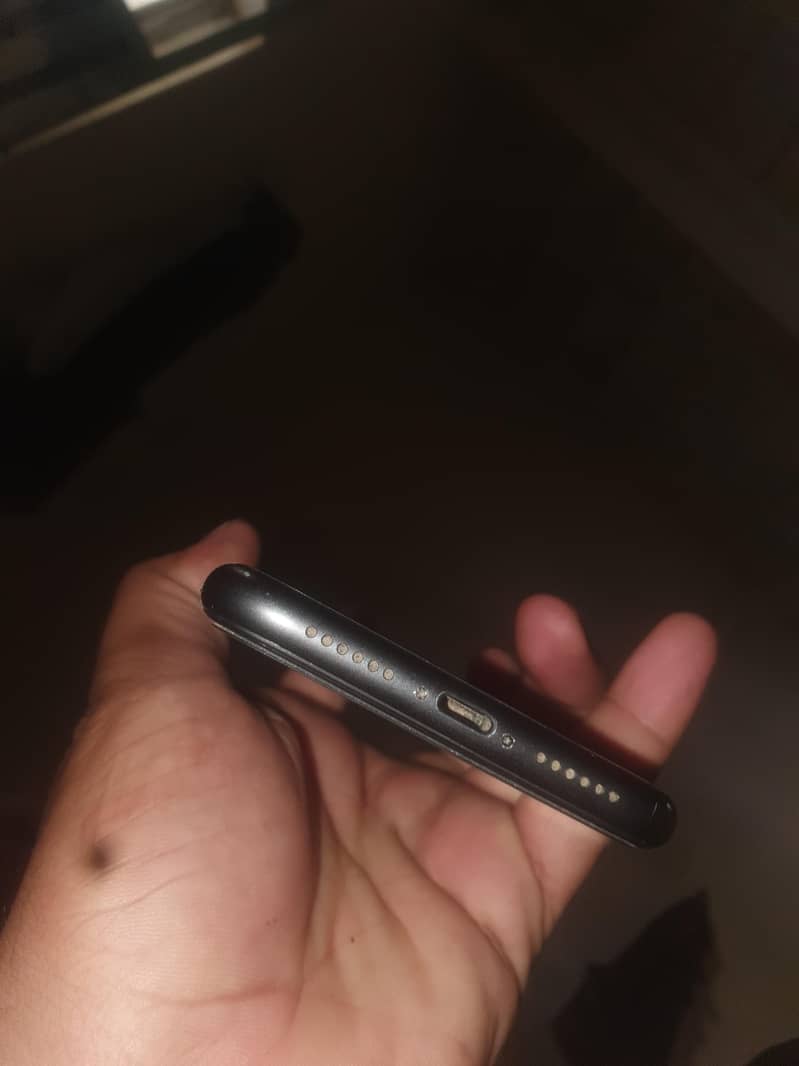 Apple iPhone 11 3