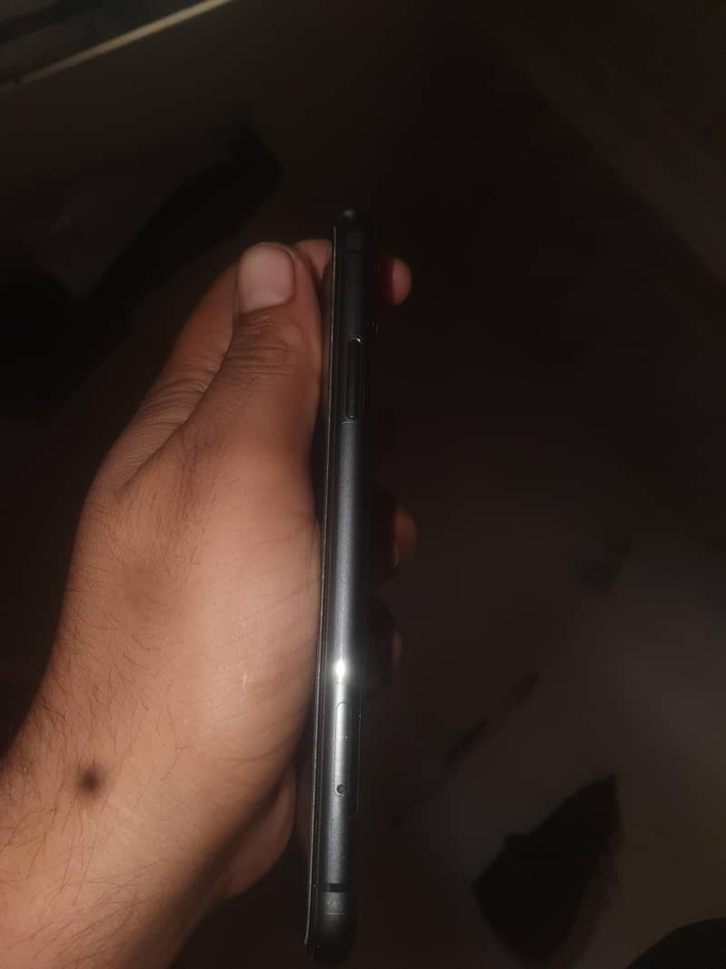 Apple iPhone 11 4