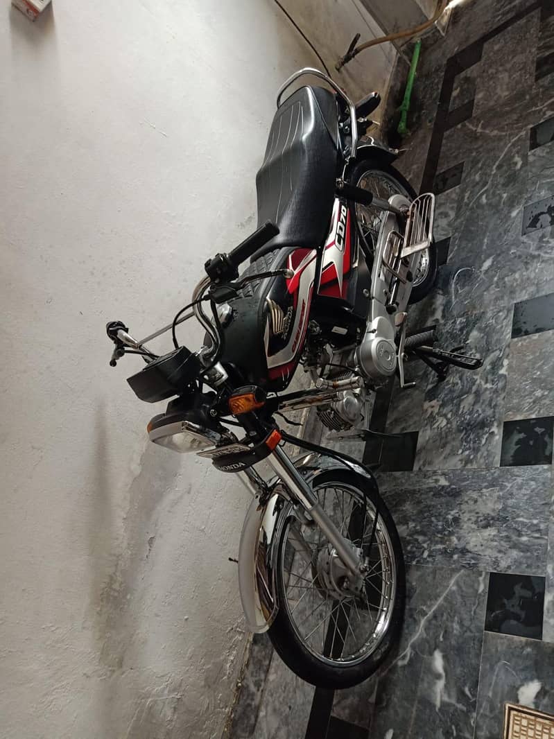 Honda CD-70 4