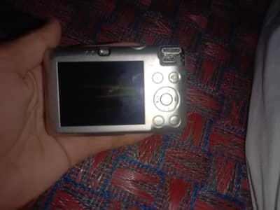 Canon IXY 210s digital camera