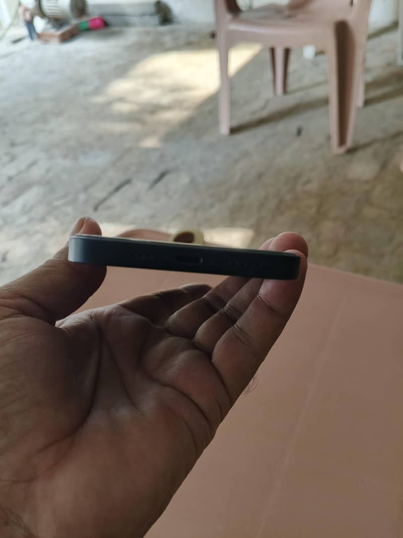 Apple iPhone 13 4
