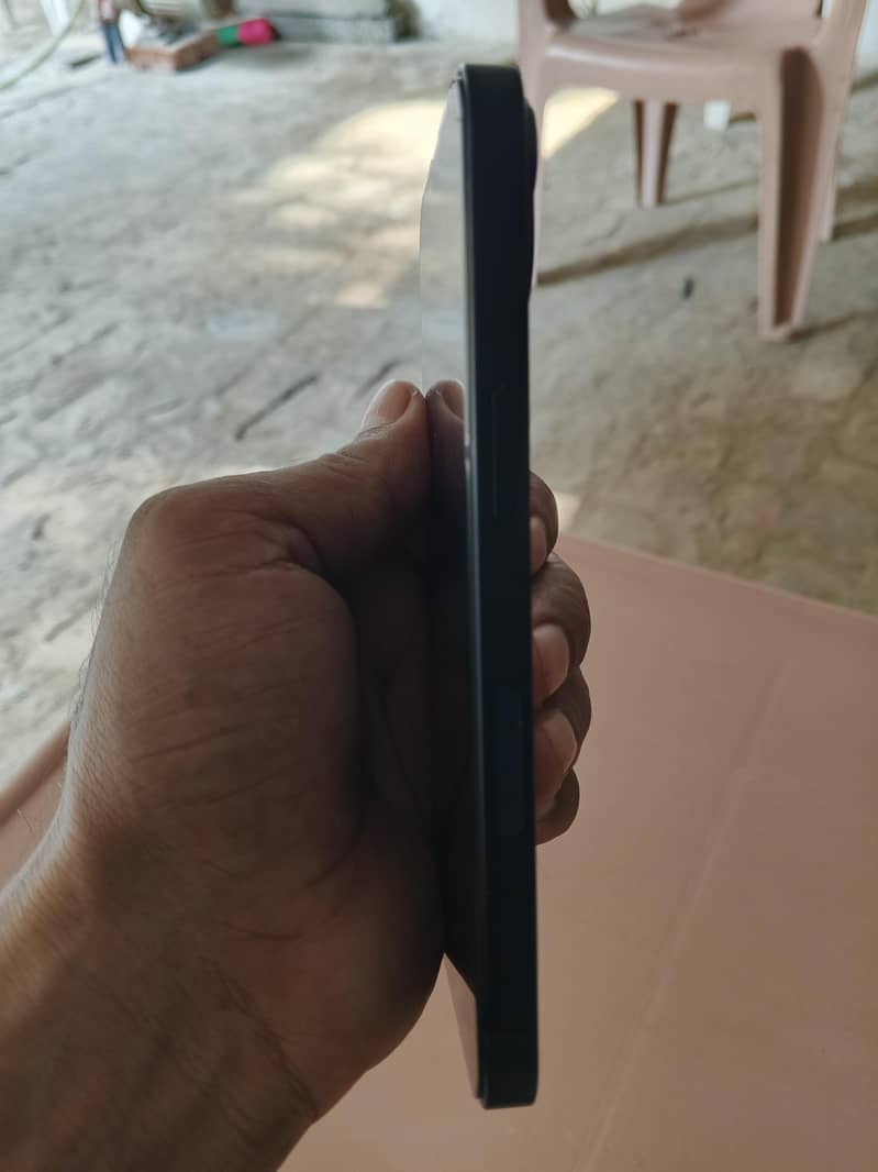 Apple iPhone 13 6