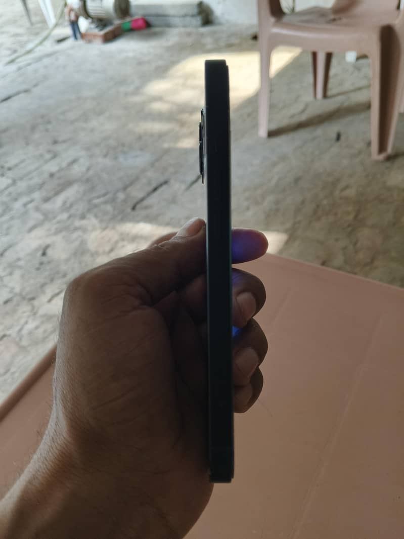 Apple iPhone 13 7