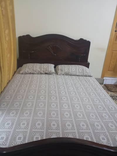 Double bed (queen size)