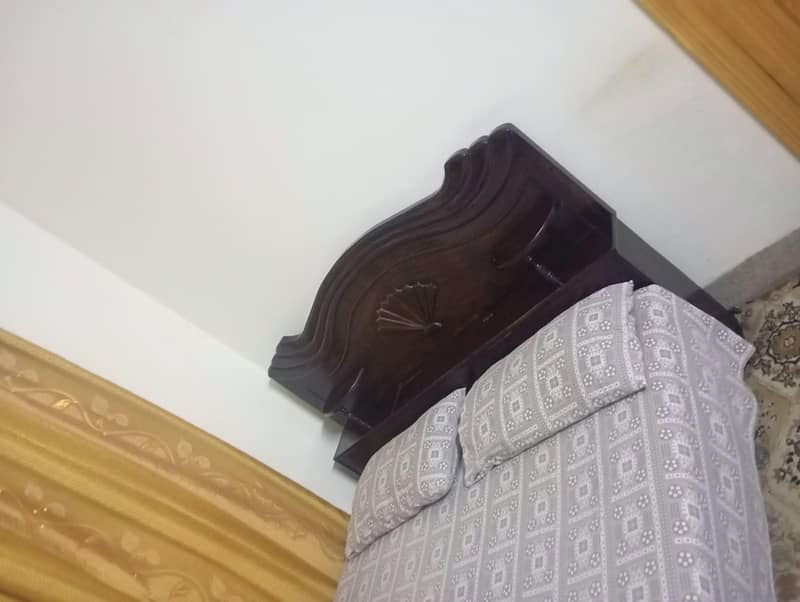 Double bed (queen size) 2