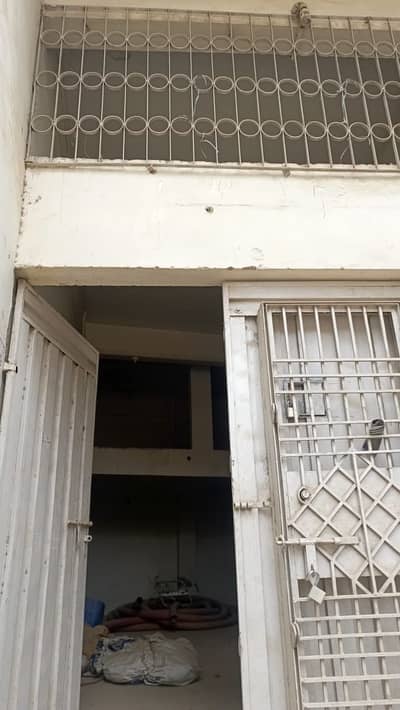 Shop / WAREHOUSE / House FOR SALE, (Party Lao 40 tk uper paise apky)