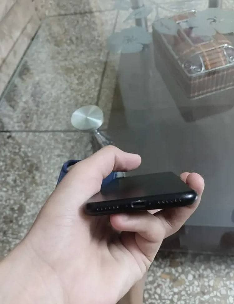 Apple iPhone 7 3