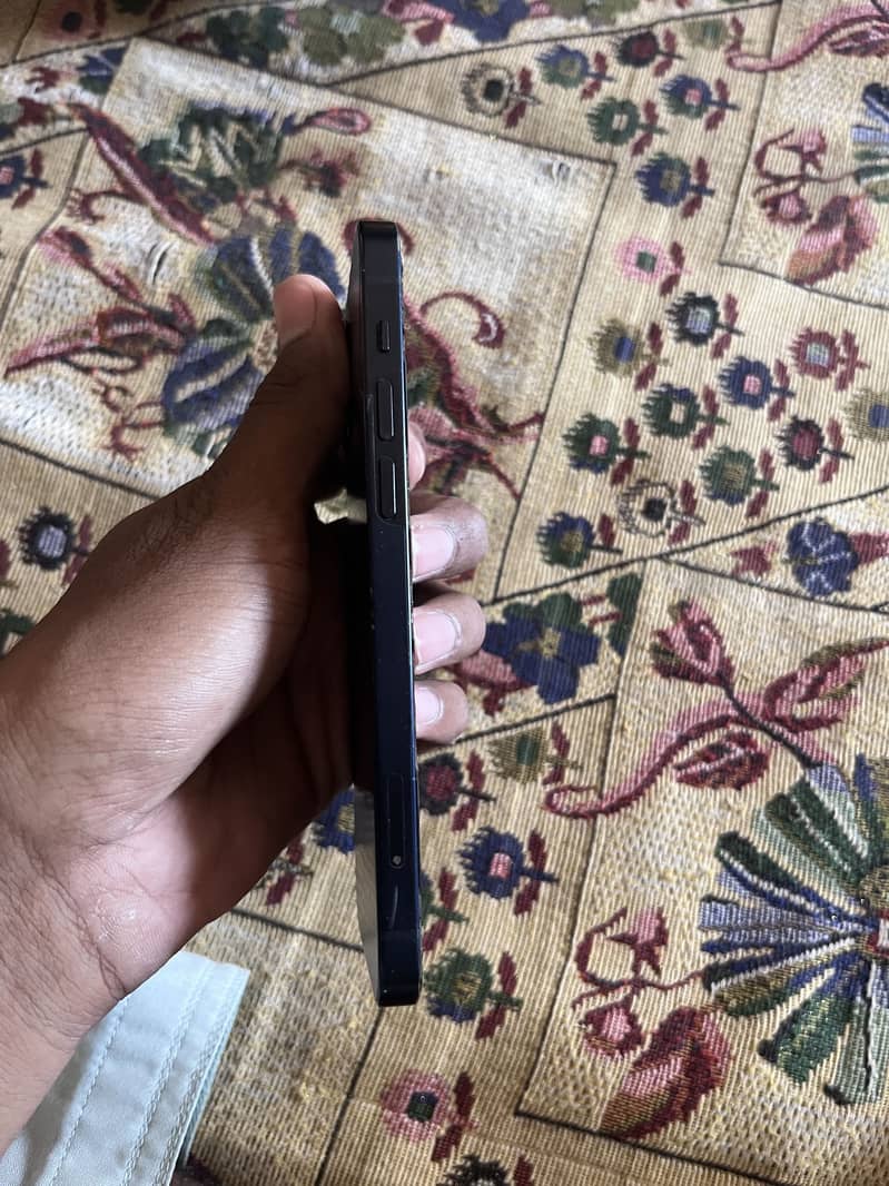 Apple iPhone 12 4