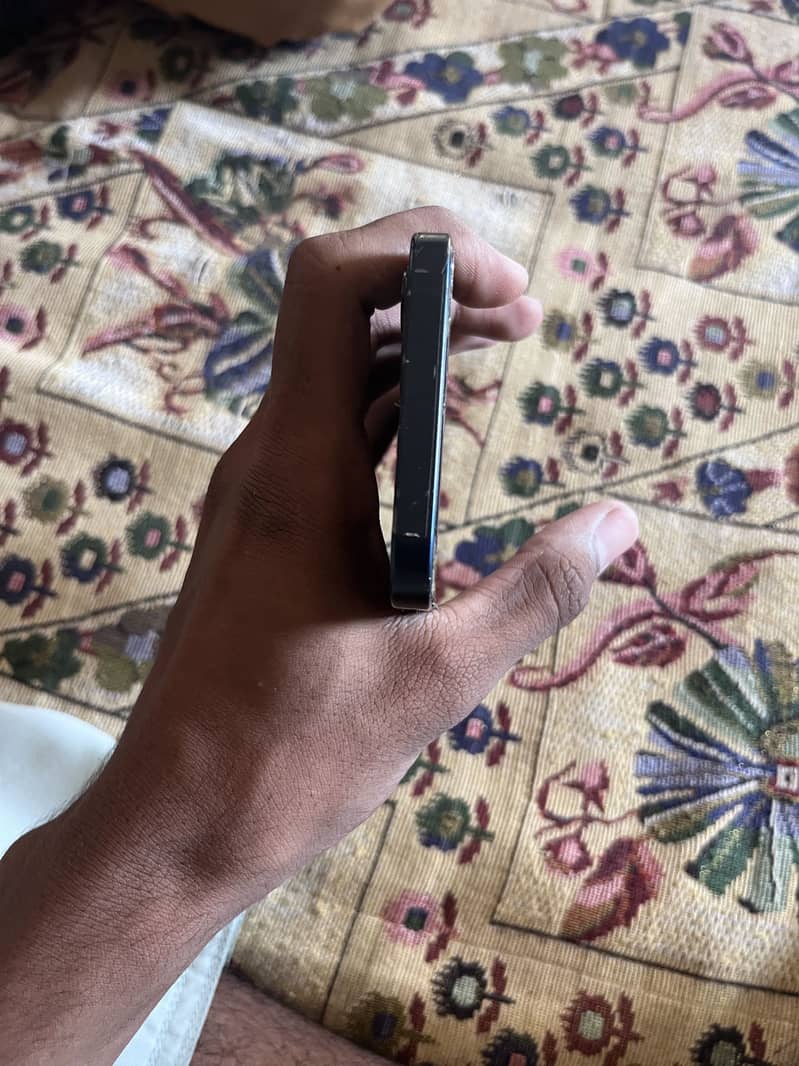 Apple iPhone 12 6
