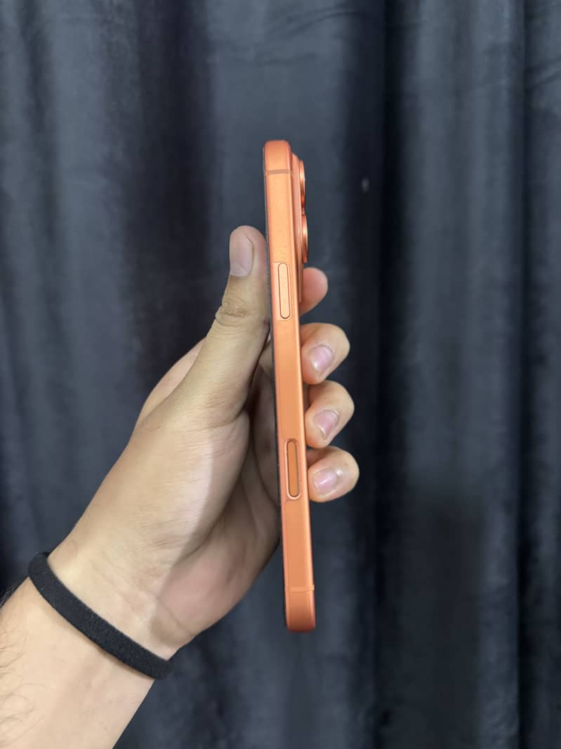 Apple iPhone 17 Pro Max 4