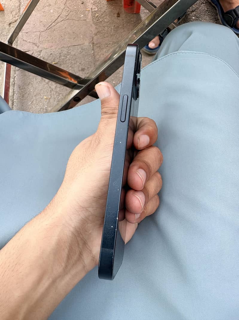 Apple iPhone 13 1