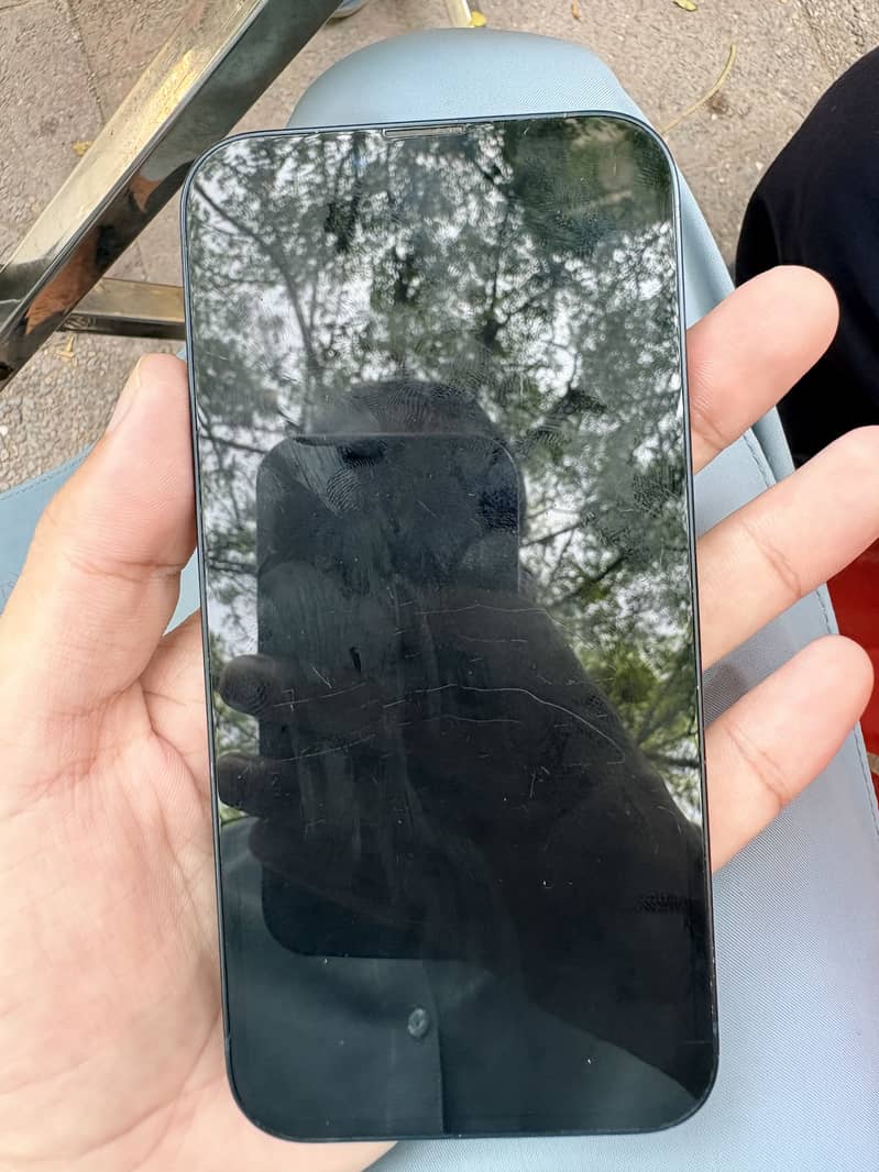 Apple iPhone 13 2