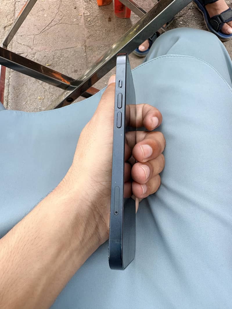 Apple iPhone 13 4