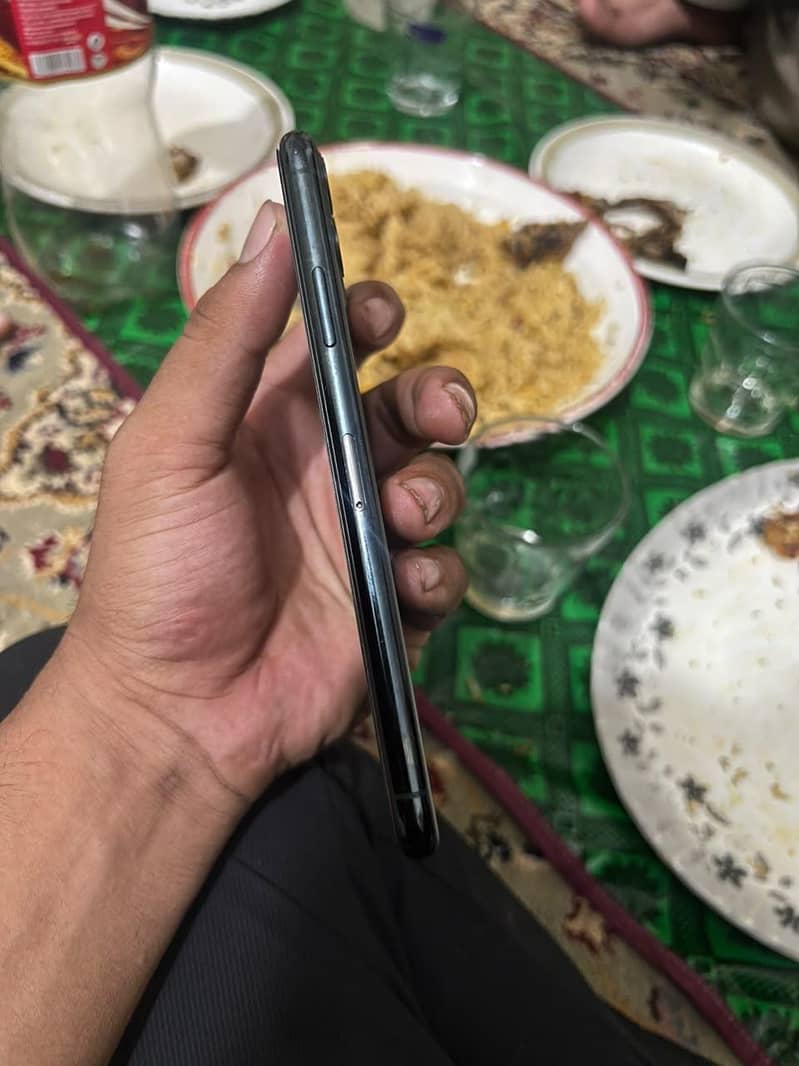 Apple iPhone 11 Pro Max 4