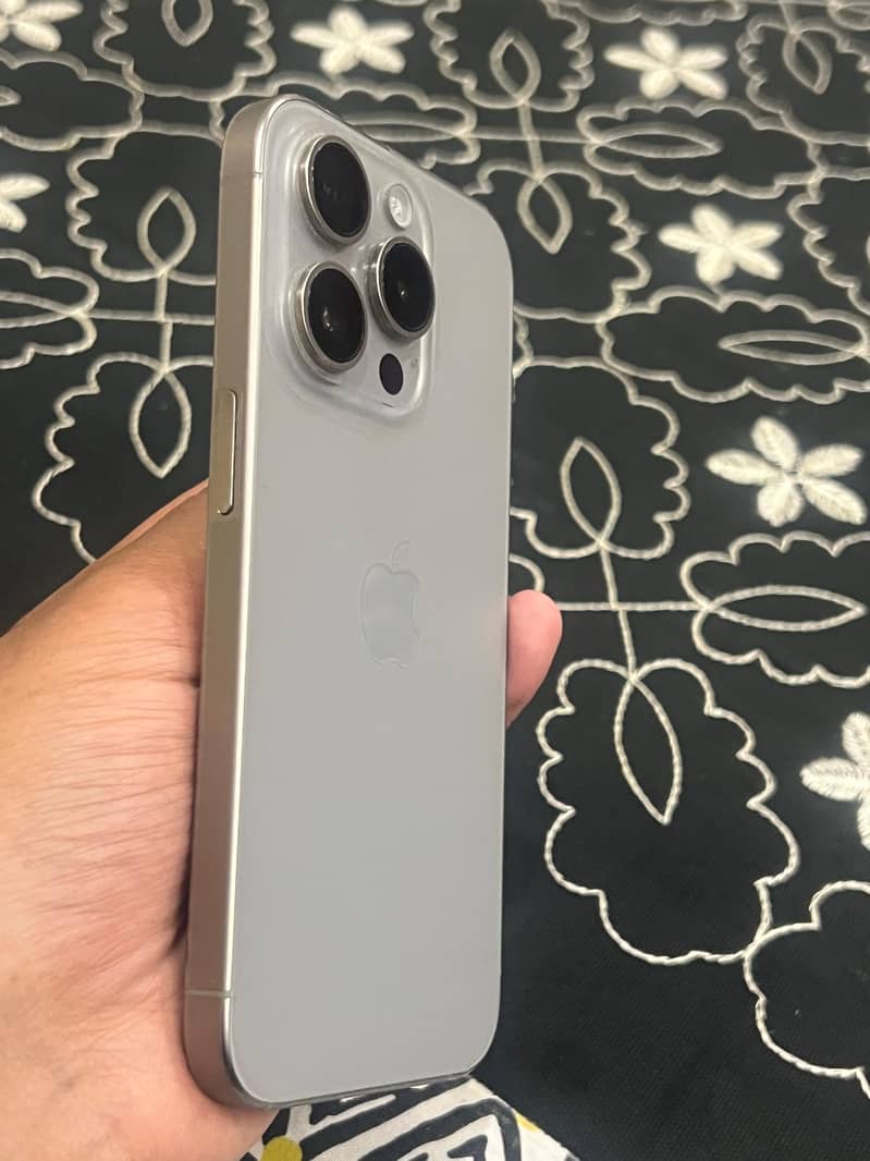 Apple iPhone 15 Pro 0