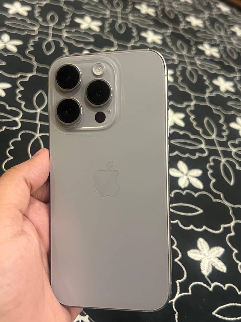 Apple iPhone 15 Pro 2