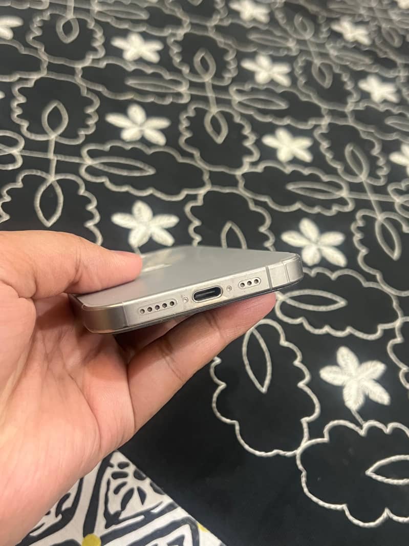 Apple iPhone 15 Pro 3