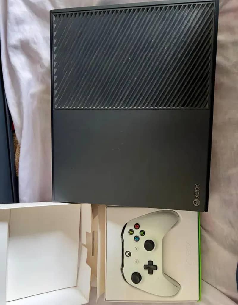 XBox One in Mint Condition with 2 wireless controllers 2