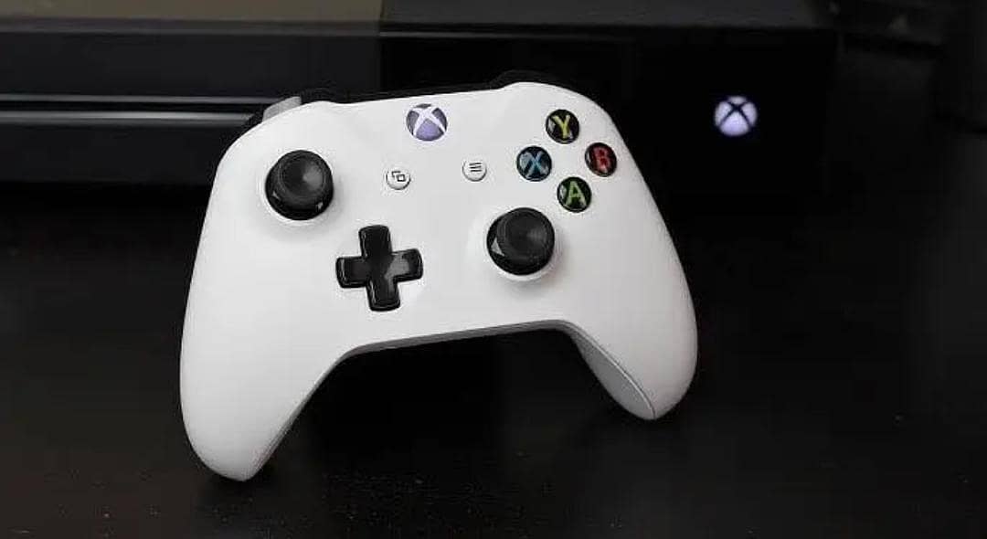 XBox One in Mint Condition with 2 wireless controllers 4