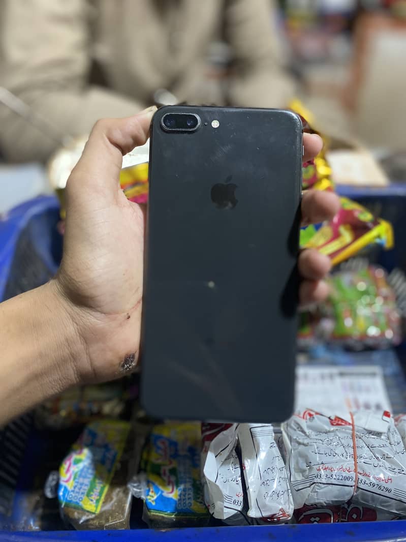 Apple iPhone 8 Plus 1