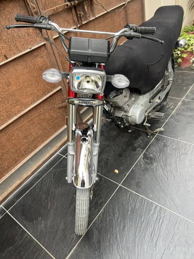 Honda cg 125 2025 model 500 kms used nut to nut