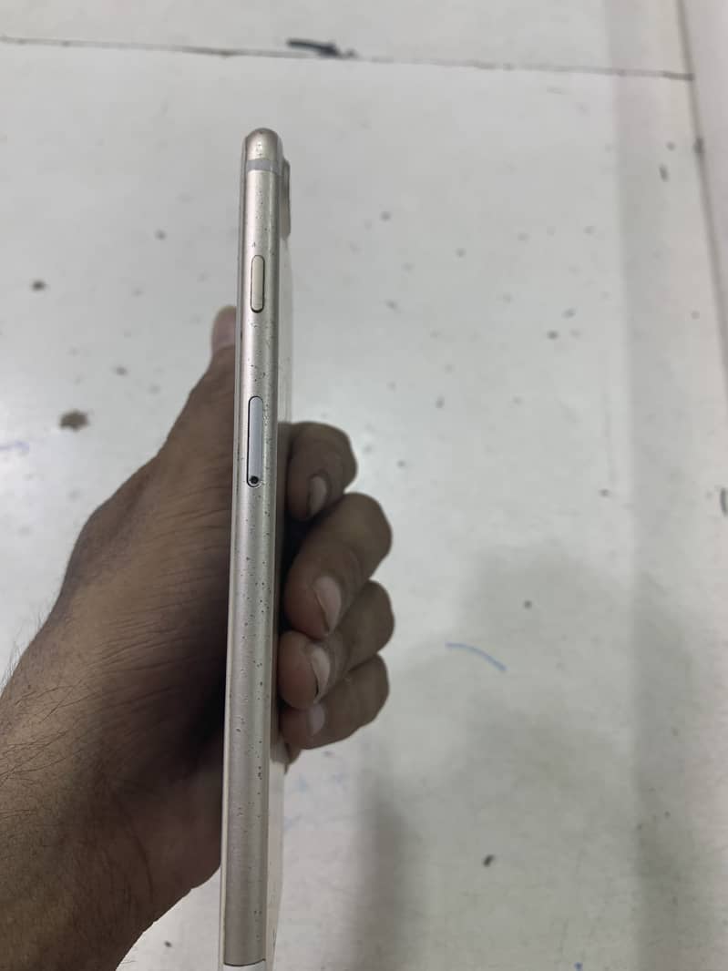 Apple iPhone 7 Plus 1