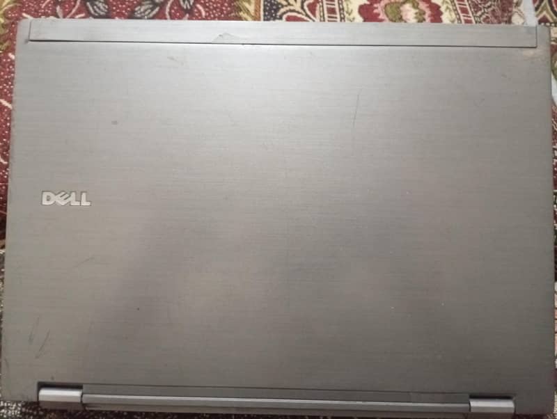 Dell Latitude E6410 0