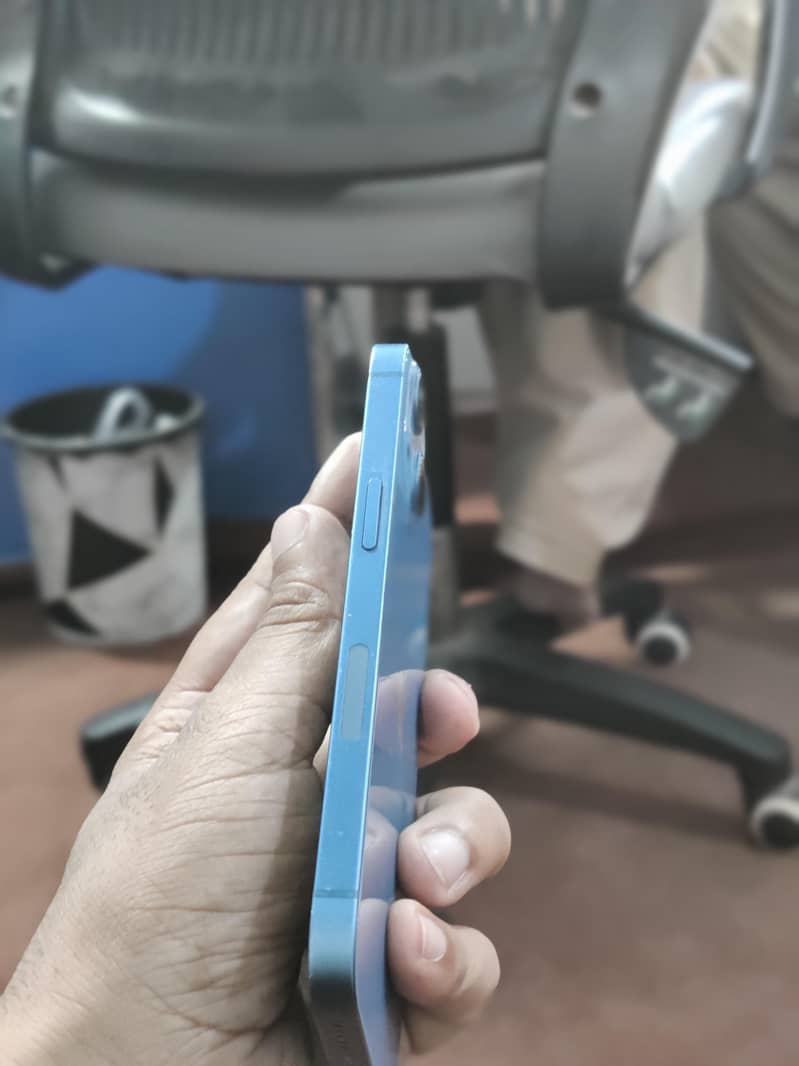 Apple iPhone 13 2