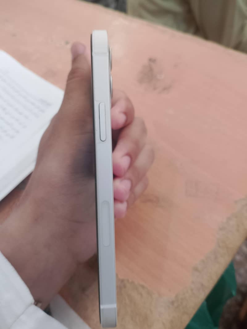 Apple iPhone 12 4