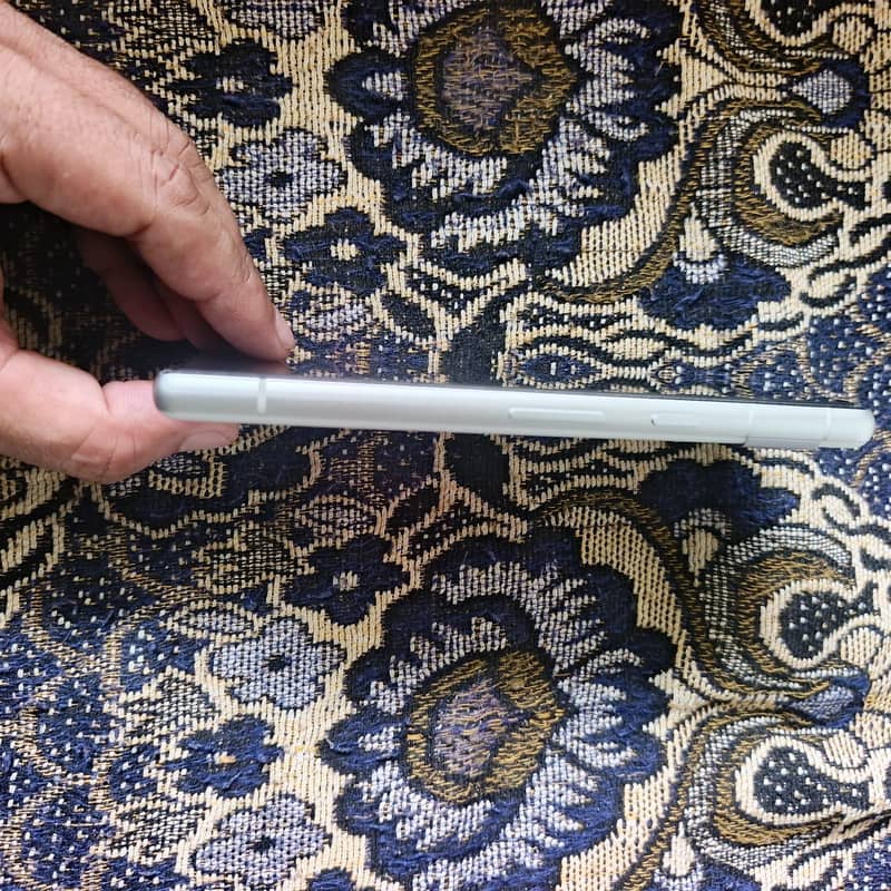 Google Pixel 7a 4
