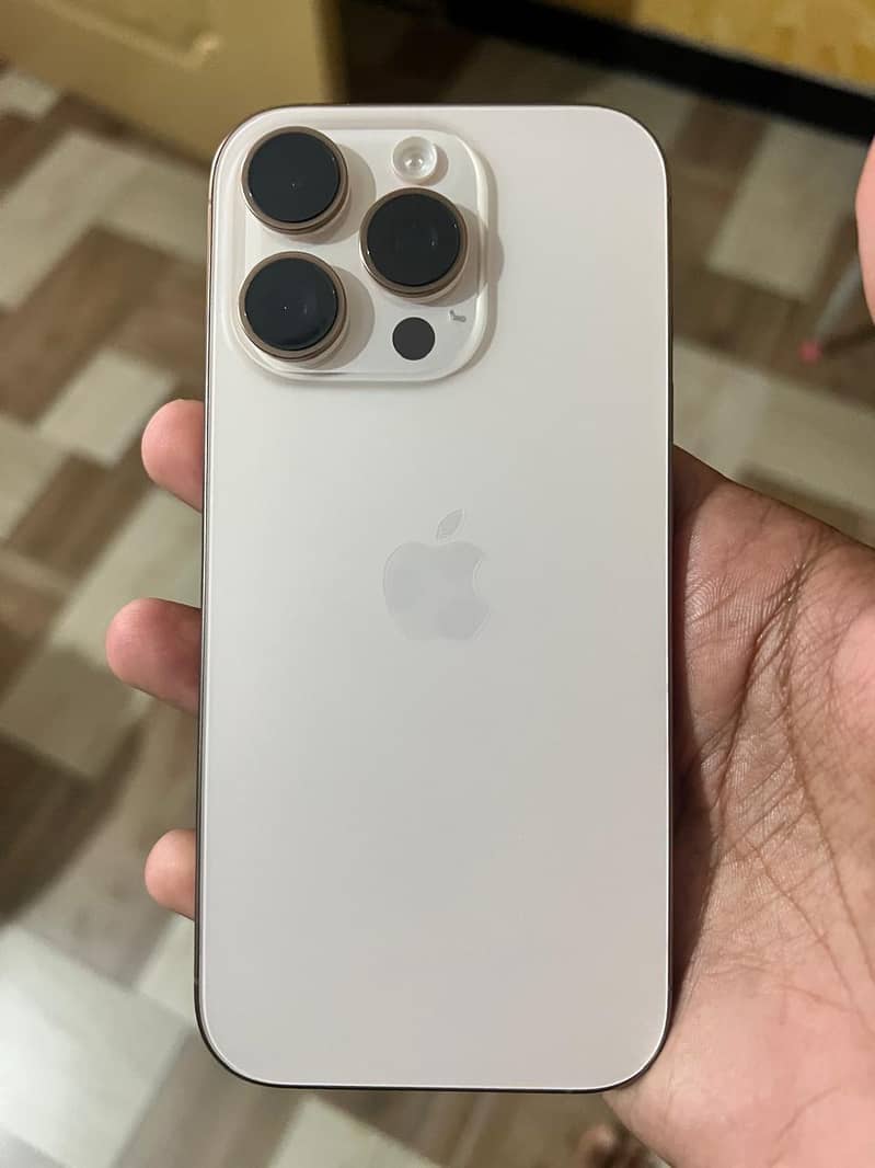 Apple iPhone 16 Pro 0