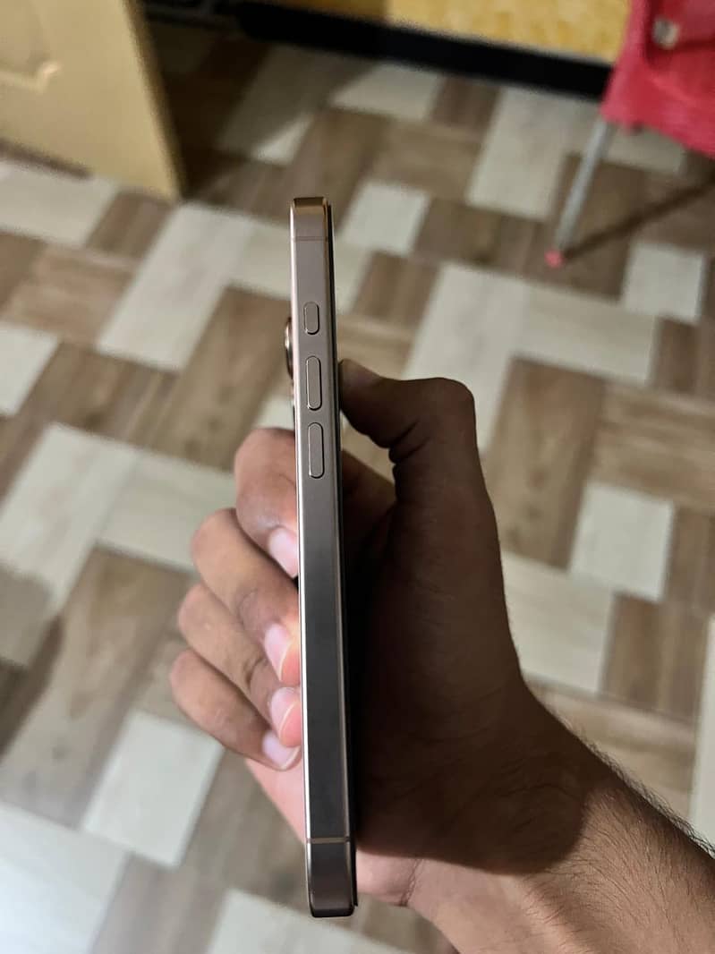 Apple iPhone 16 Pro 6